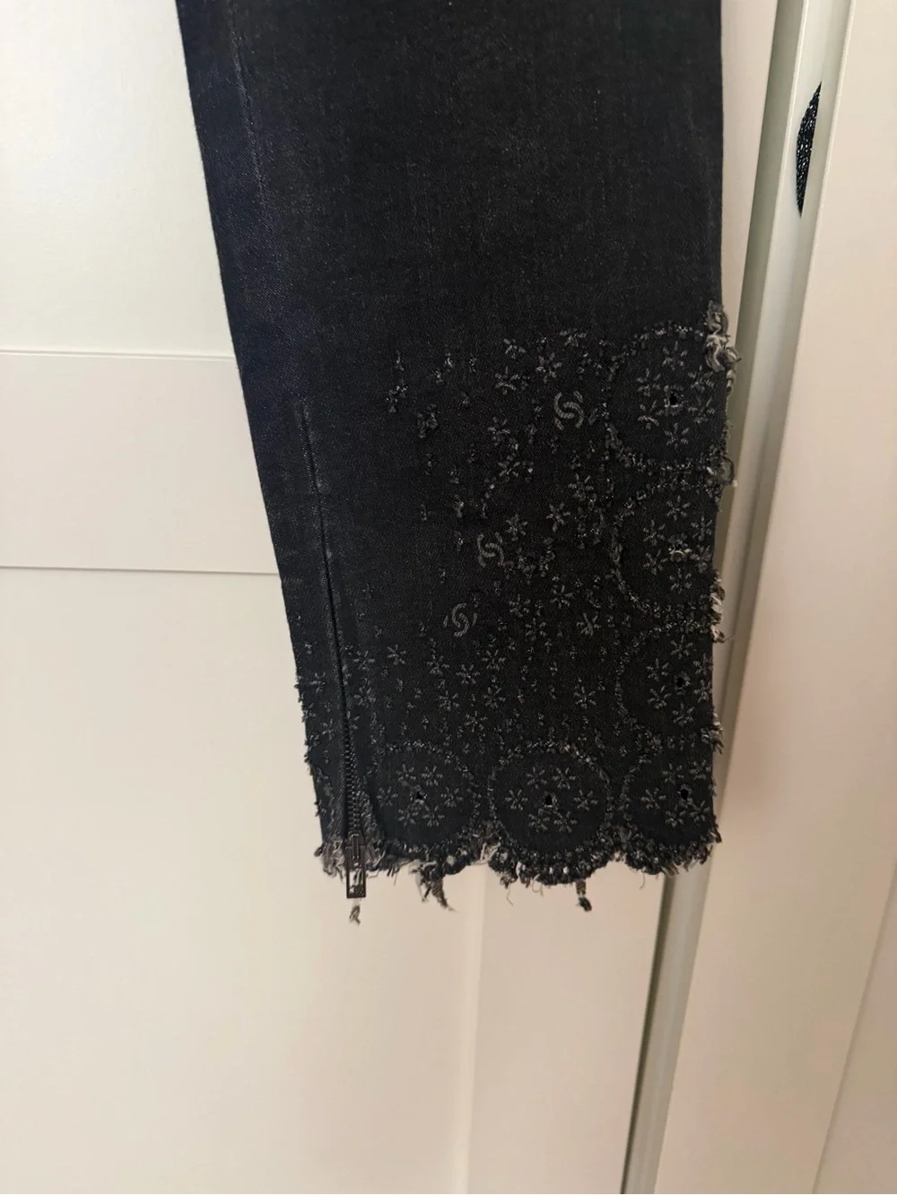 Chanel Black Women's Jeans with Lace Hem size 0 / 34 REVIEW DESCRIPTION!